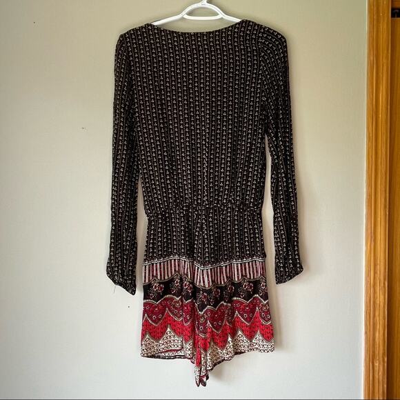 Hollister Black Patterned Long Sleeve Romper Size M - Picture 2 of 13